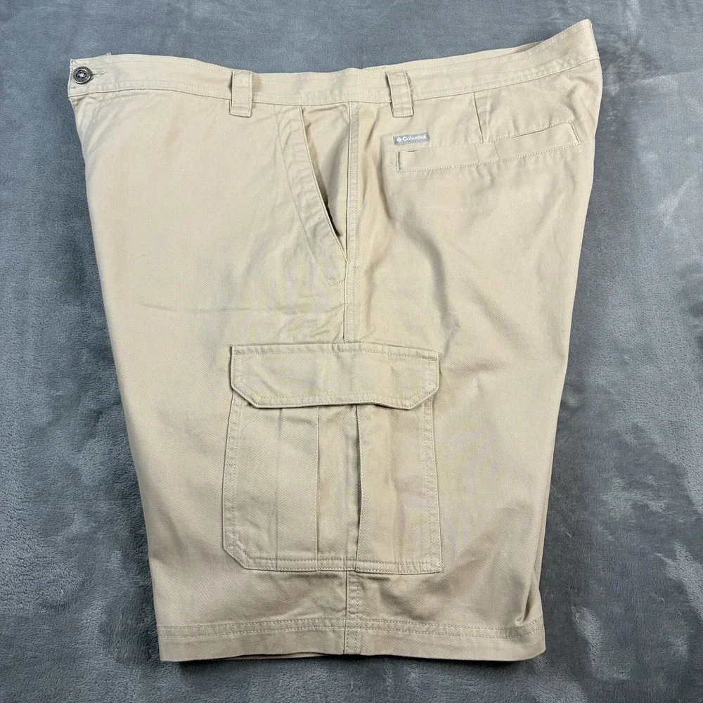 Columbia Mens Size 42 Light Beige Omni-Shade Casual Outdoor Cargo Shorts Zip Fly